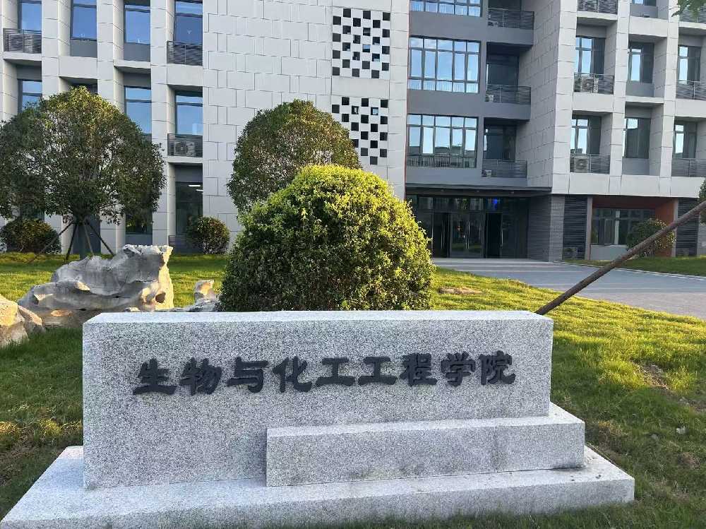 潮阳区扬州职业大学体育场高杆灯项目